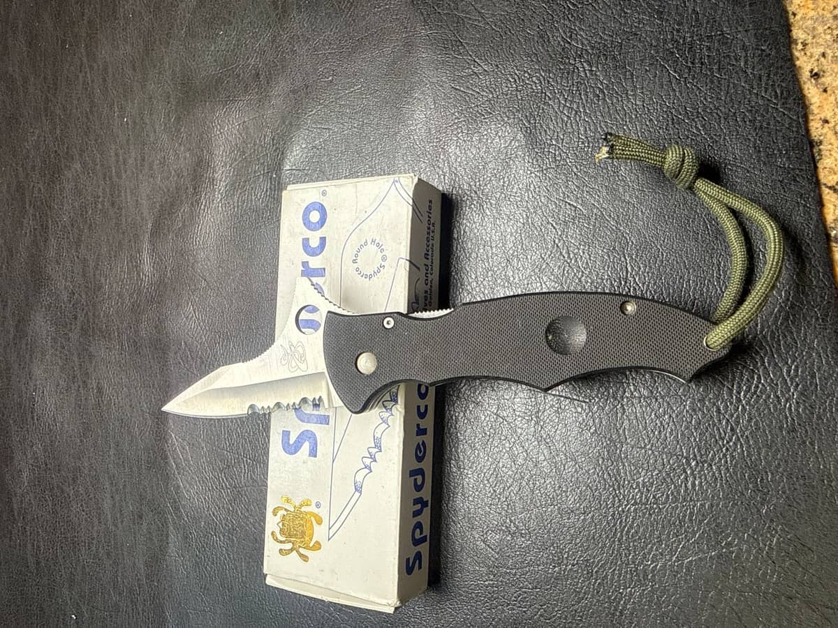 Spyderco c68gps gunting