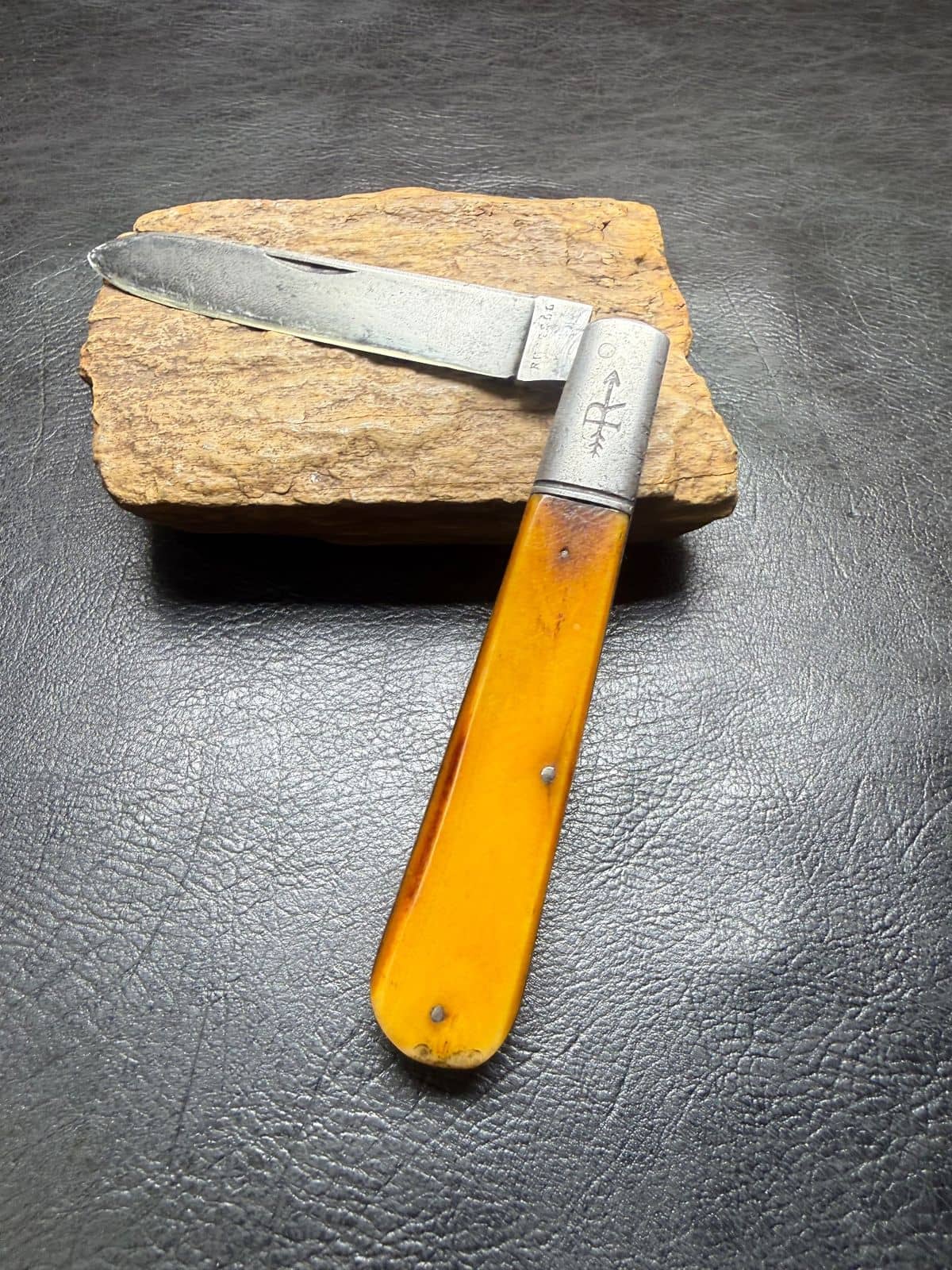 Russell Barlow Vintage Single-Blade Pocket Knife – Amber Bone
