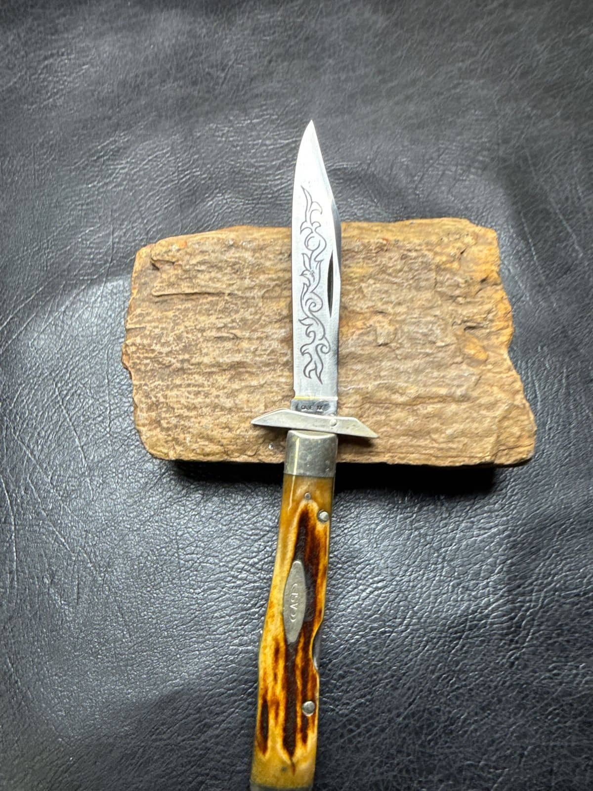 1977 Case XX 3-Dot Blue Scroll Stag Cheetah 5111½ L SSP Swing Guard Lockback
