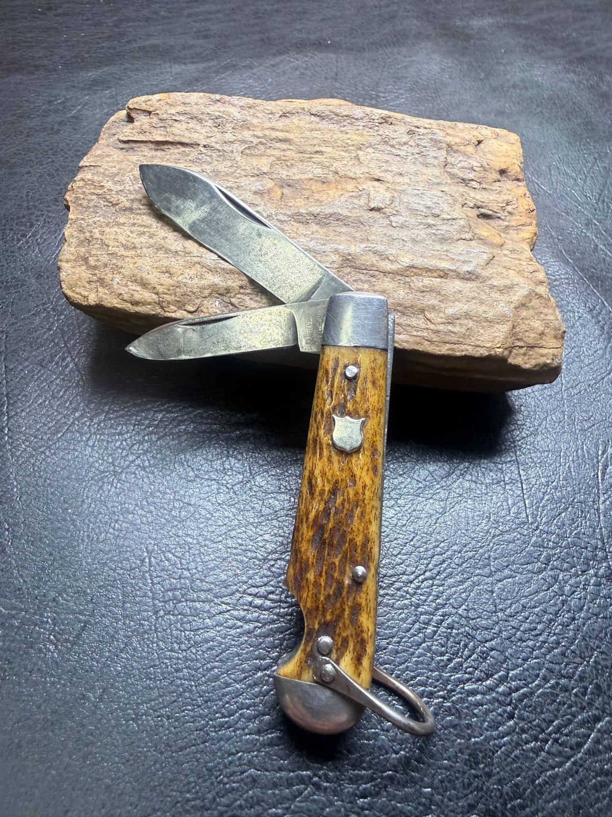 Winchester 2953 Two-Blade Jack with Bail – Jigged Bone
