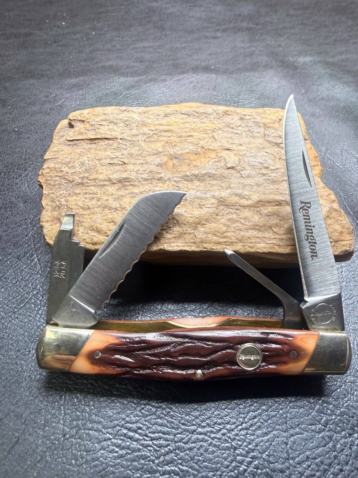 Remington 4-Blade Utility Pocket Knife, Jigged Handles, With Box