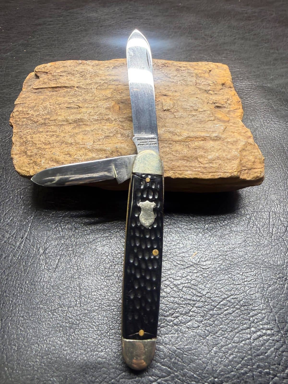 Winchester Trade Mark Made in USA Two-Blade Jack Knife – Black Jigged Handles