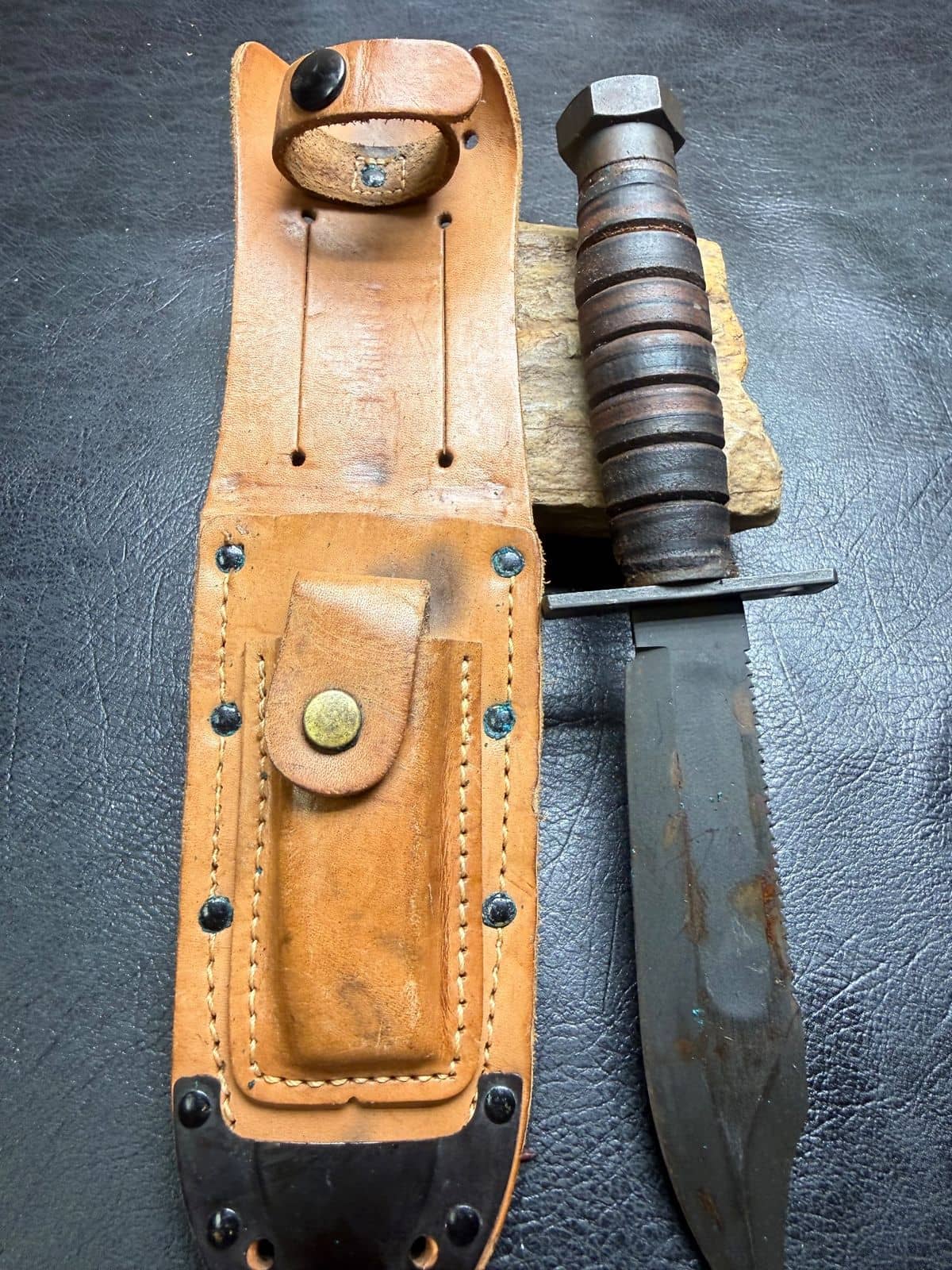 Vintage Camillus Pilot Survival Knife - Camillus N.Y. 2-1984 with Leather Sheath