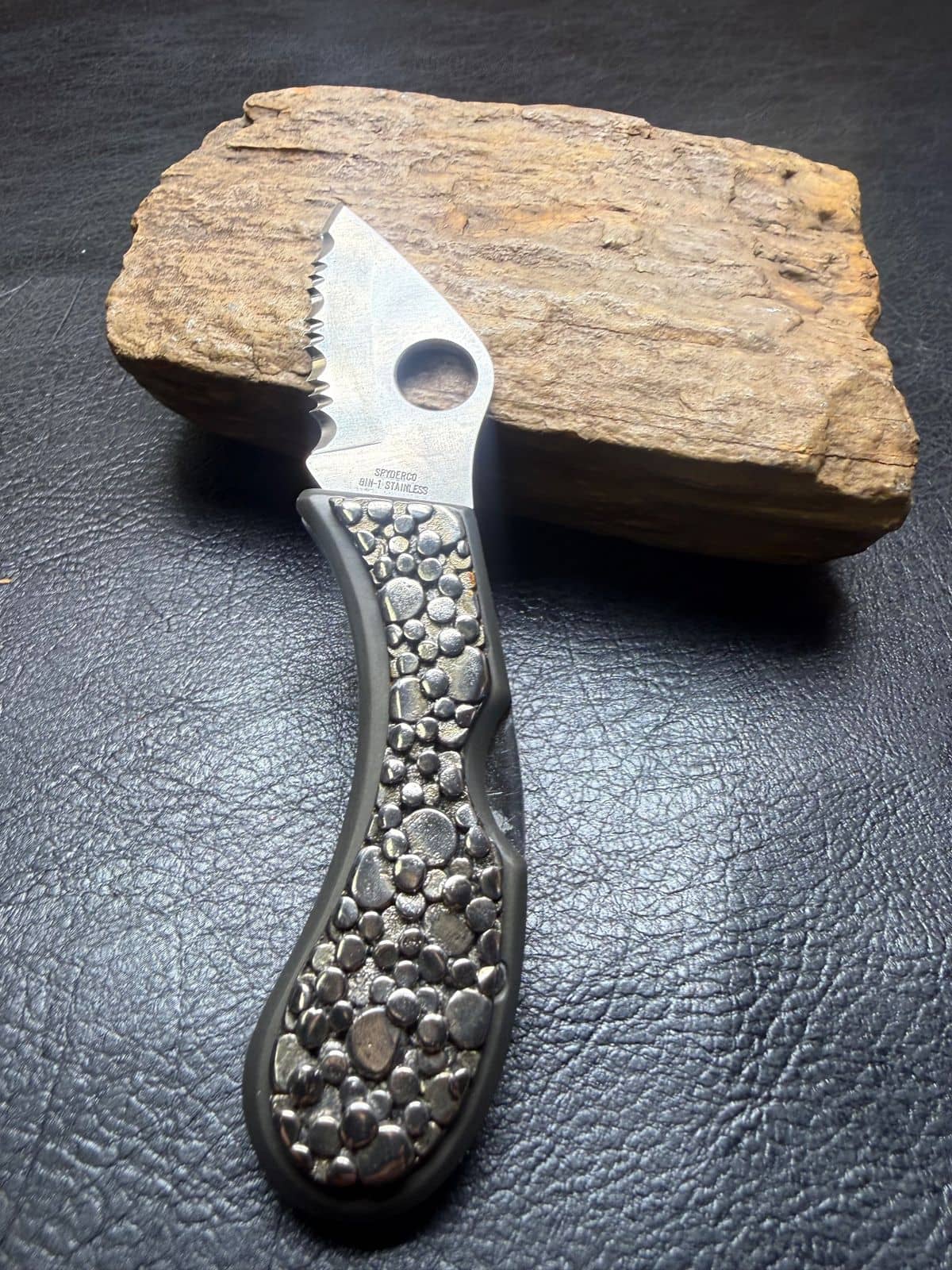 Vintage Spyderco GIN-1 Serrated Folder – Santa Fe Stoneworks Pebble Handle, Seki City Japan