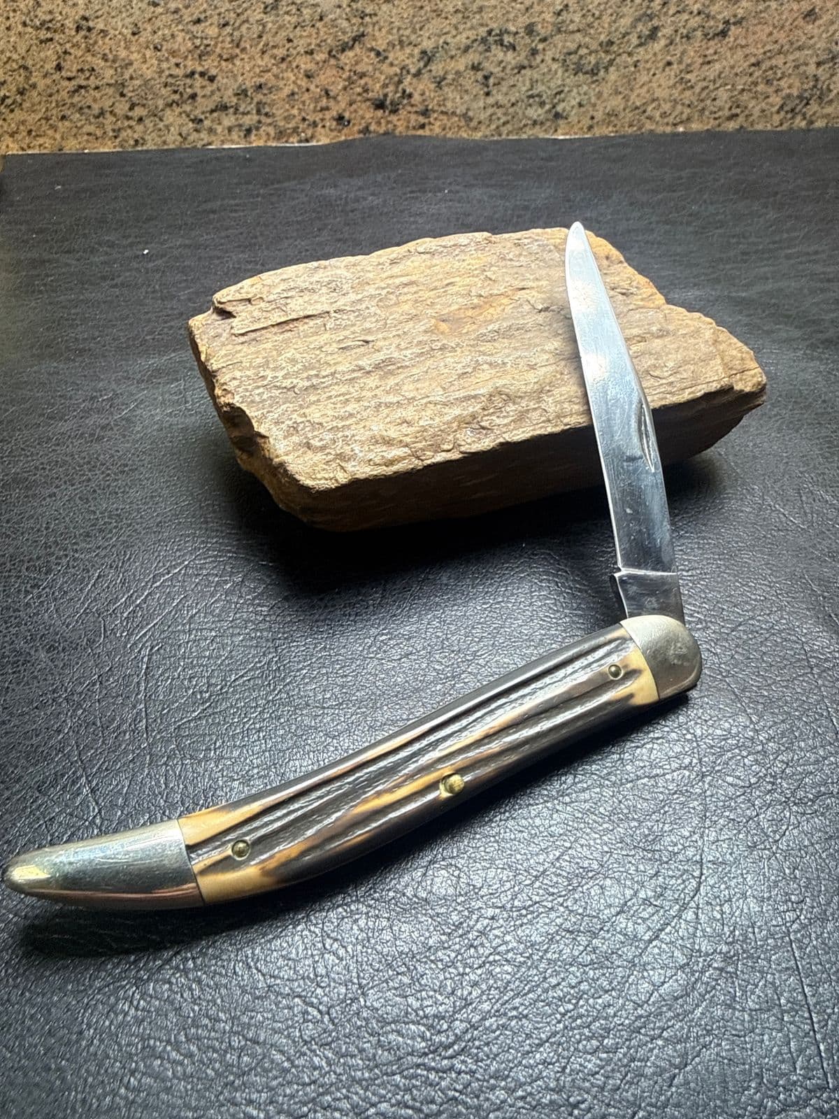 Queen Cutlery #44 Large Single Blade Hunter — image 1 of 2