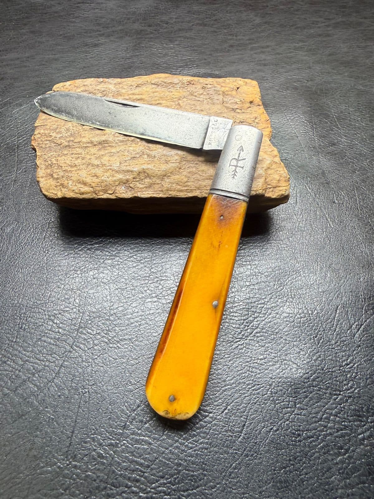 Russell Barlow Vintage Single-Blade Pocket Knife – Amber Bone — image 1 of 3