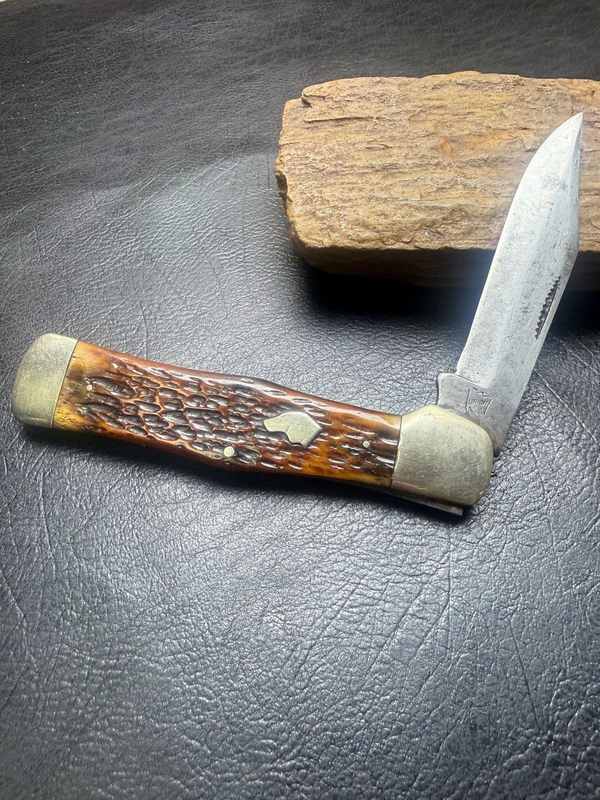 Ka-Bar Union Cutlery Dog Head Folding Pocket Knife – Jigged Bone — image 1 of 2