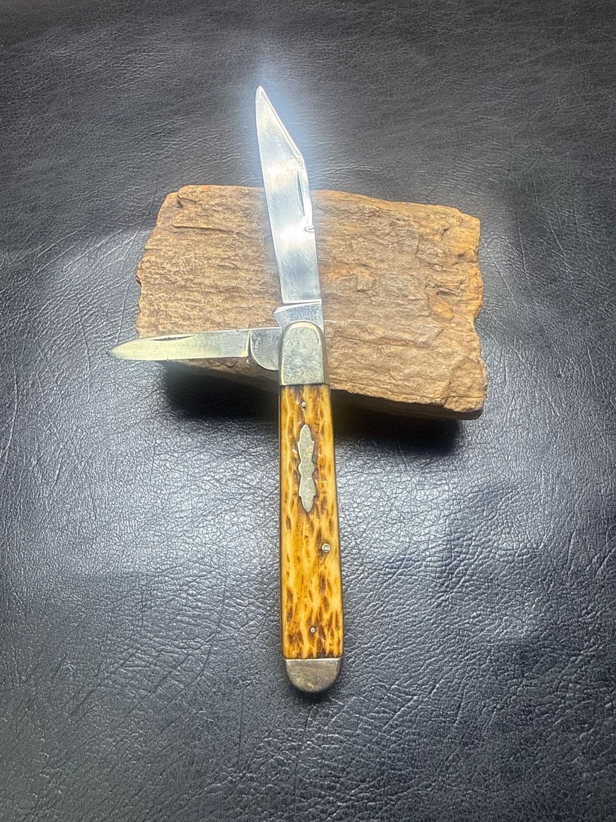 Cattaraugus Cutlery Co. Little Valley 22109F Two-Blade Jack – Jigged Bone — image 1 of 1