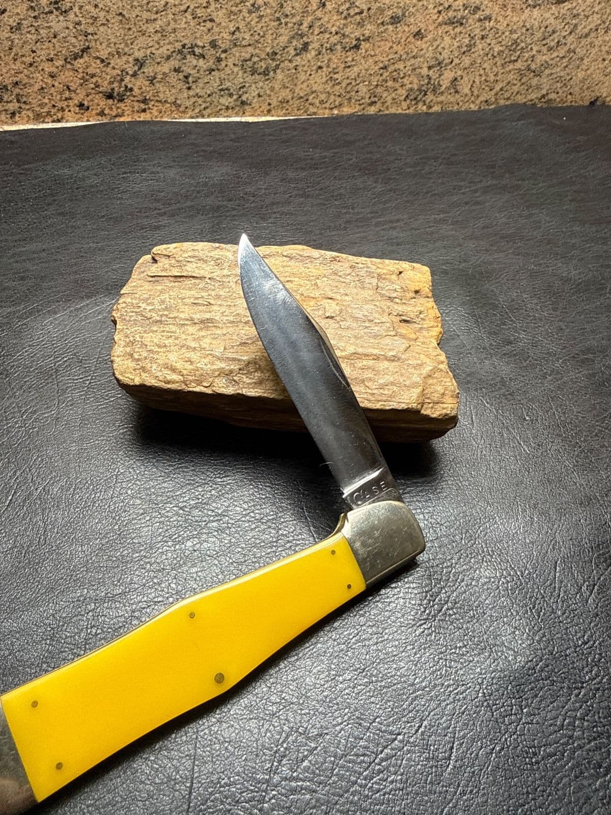Case Tested XX Yellow Coke Bottle Folding Hunter (1920–40) thumbnail 2