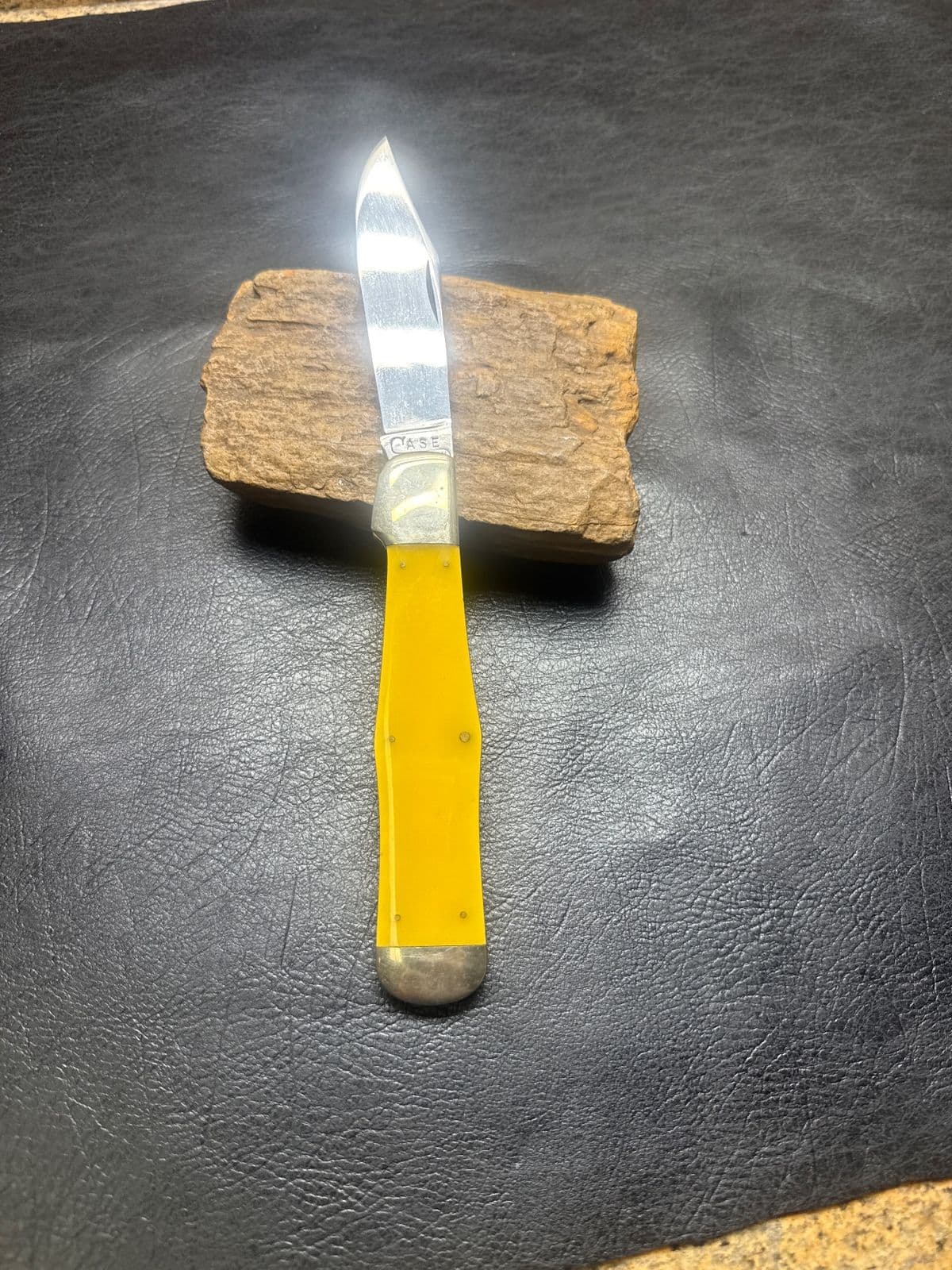 Case Tested XX Yellow Coke Bottle Folding Hunter (1920–40) — image 1 of 2