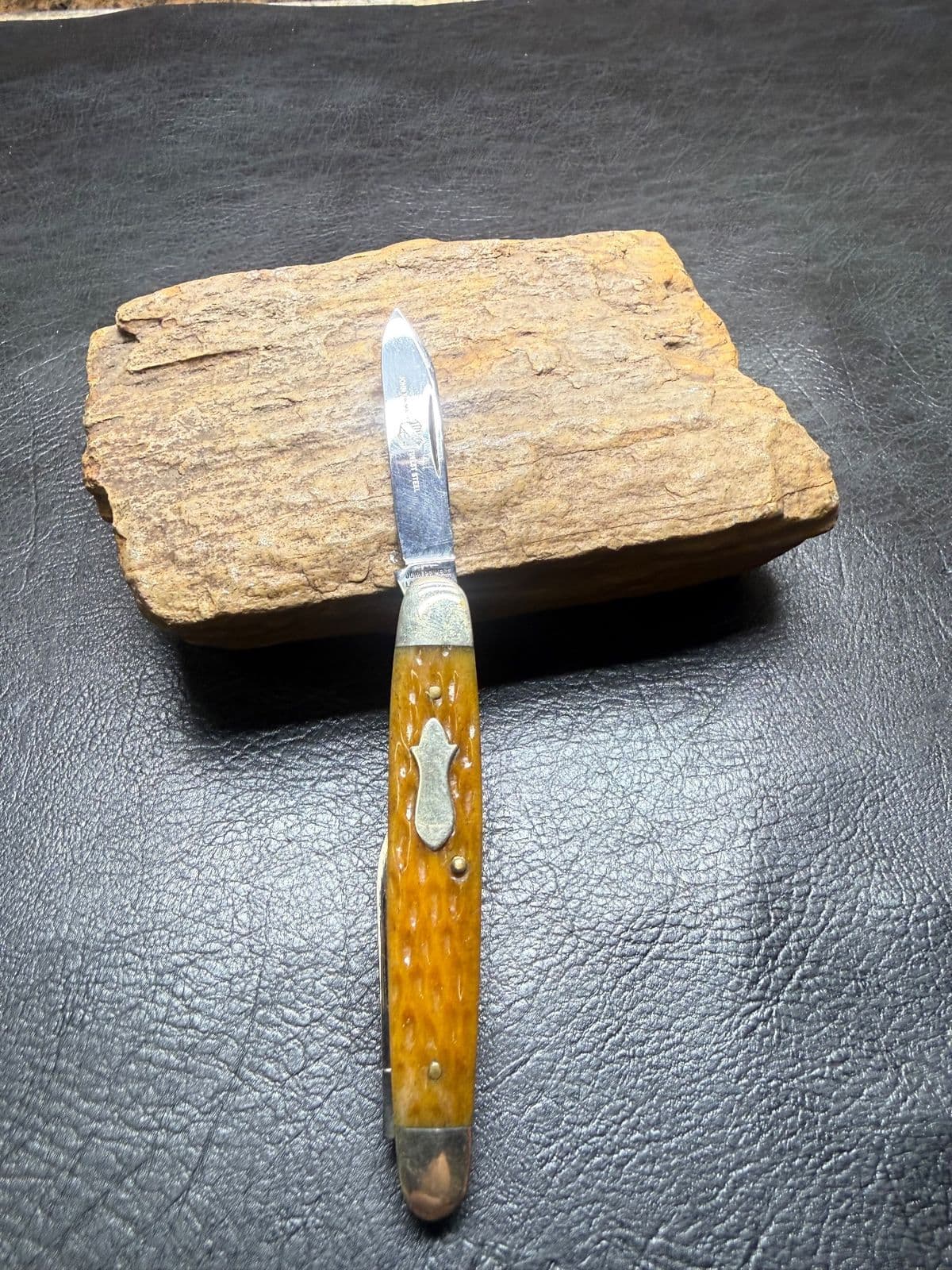 John Primble Authorized Reproduction 3-Blade Cattle Knife Amber Jigged Bone thumbnail 2