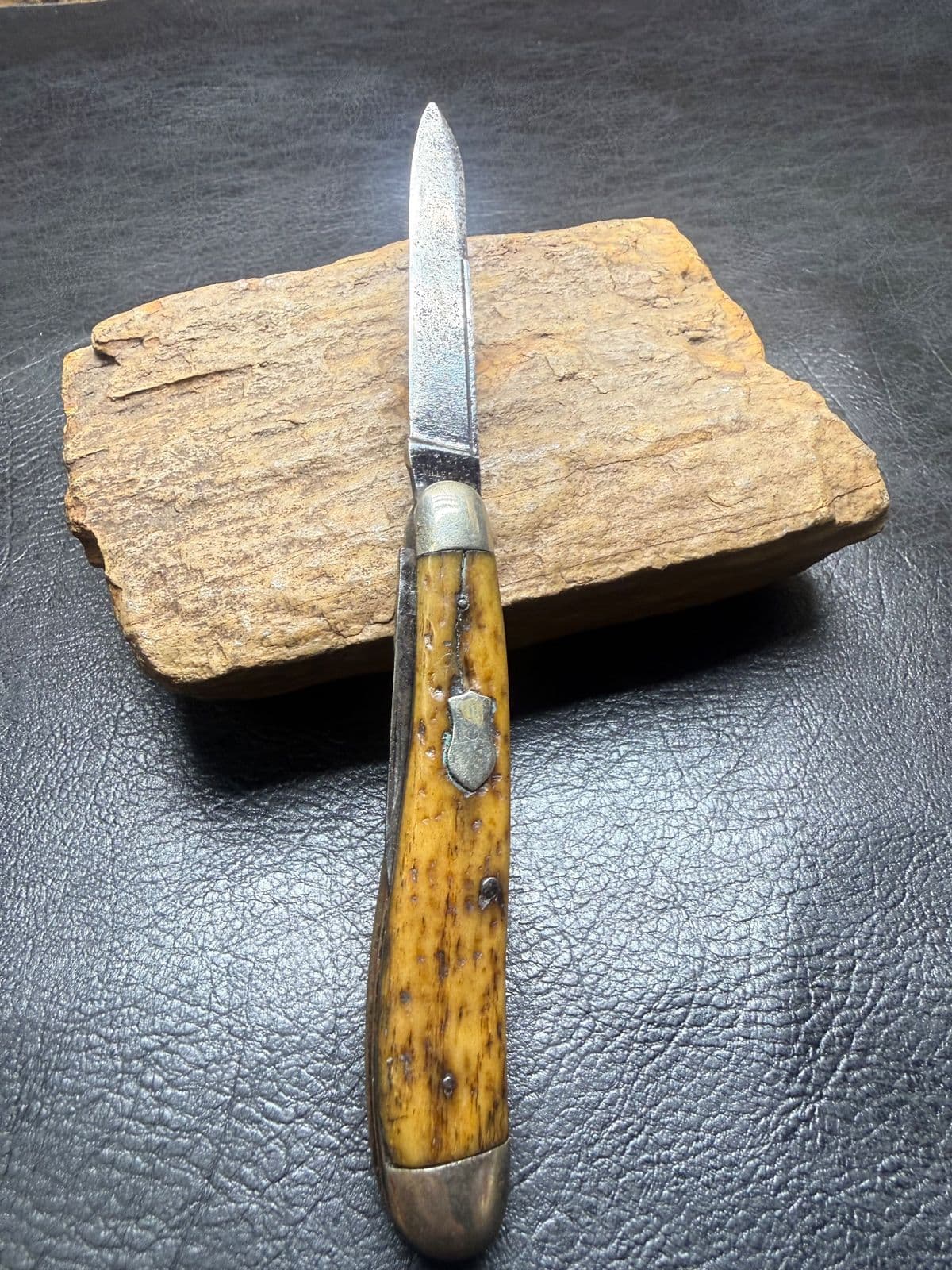 Antique Waterville Cutlery Co. "Water-ville" 2-Blade Bone Jack Knife thumbnail 2