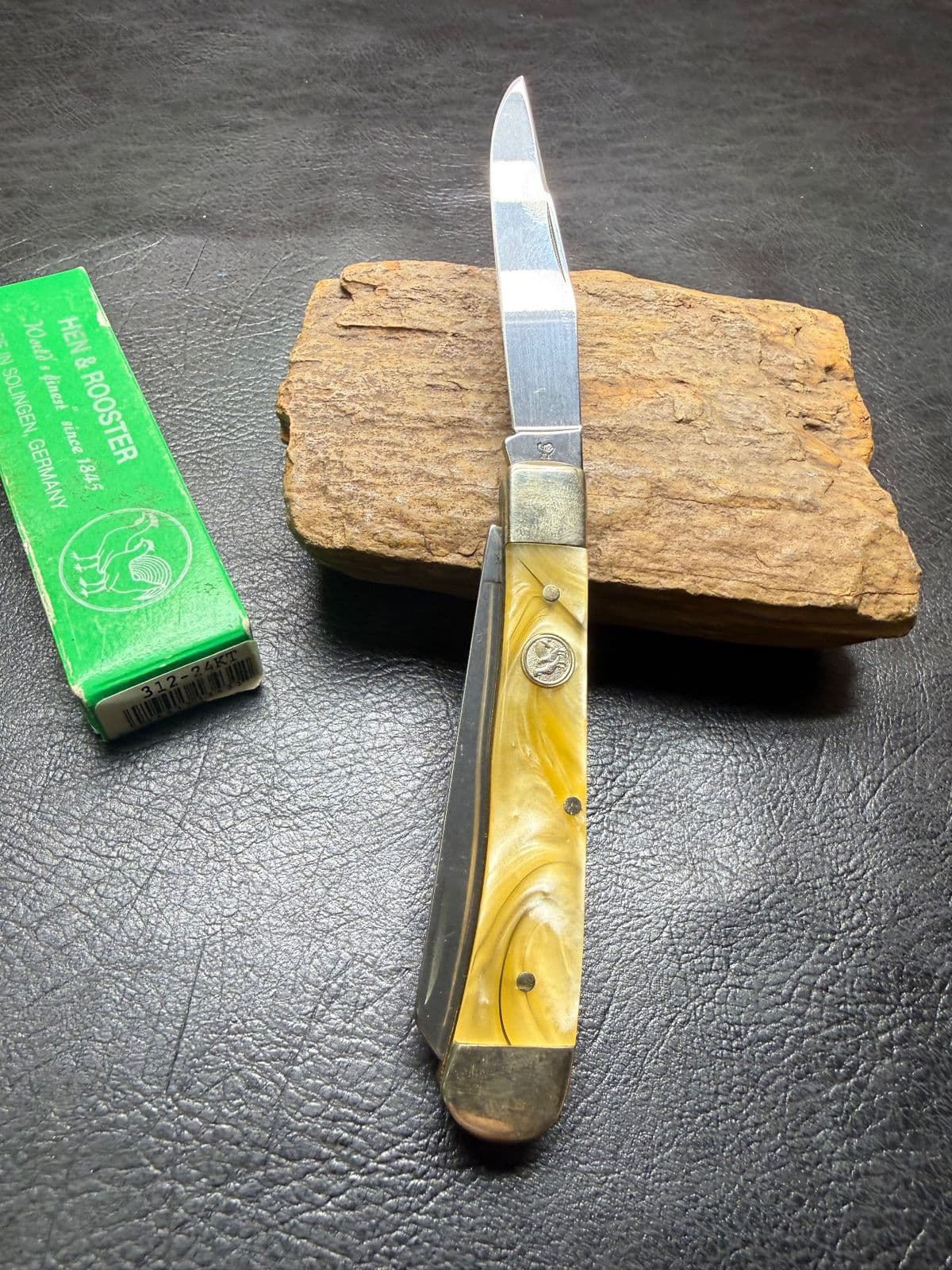 Hen & Rooster Bertram Cutlery 312-24KT Trapper – Solingen, Germany – Pre-Owned in Box thumbnail 2
