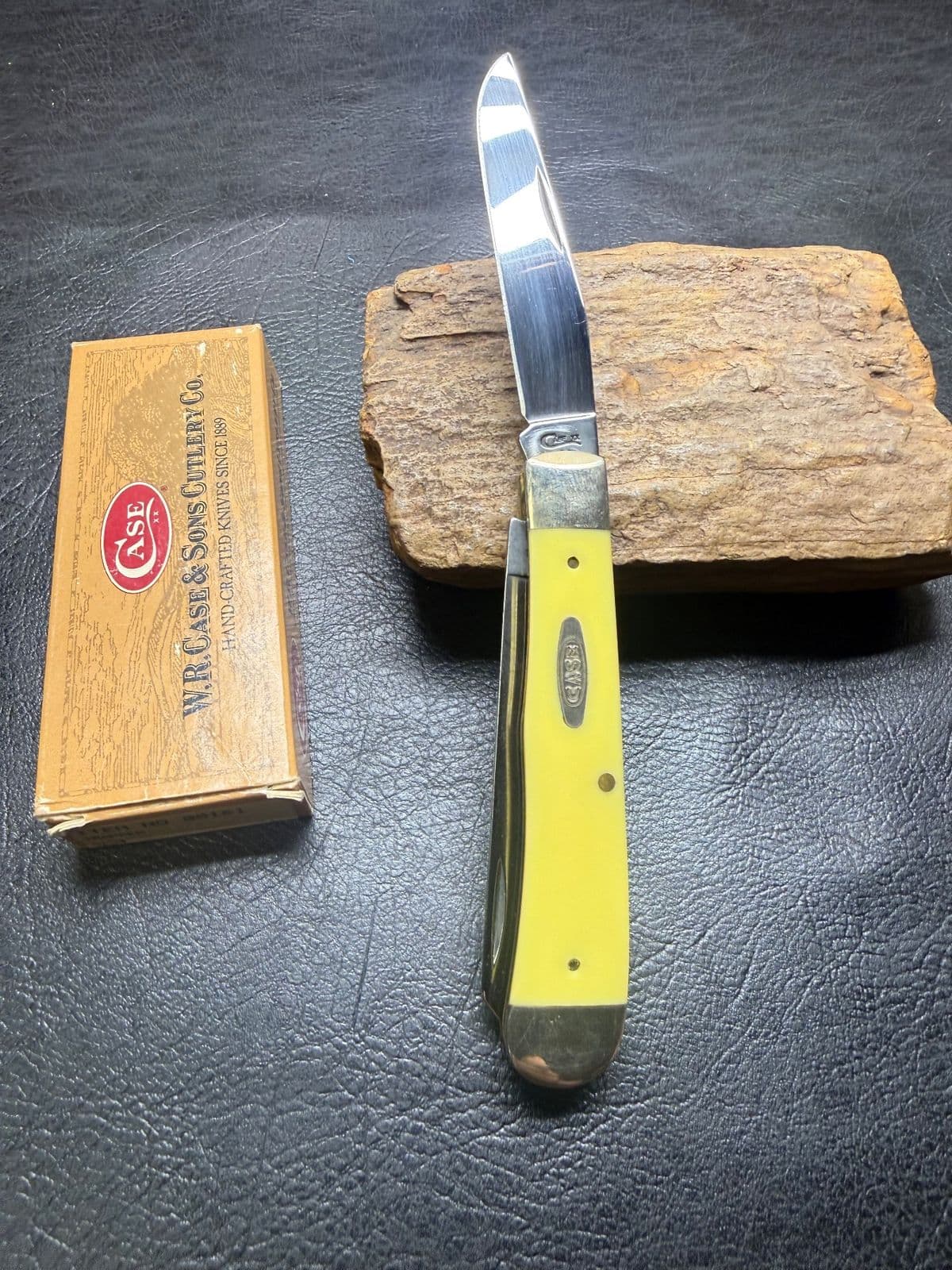 Case XX Yellow Synthetic Carbon Steel Trapper 00161 (3254 CS) – Pre-Owned in Box thumbnail 2