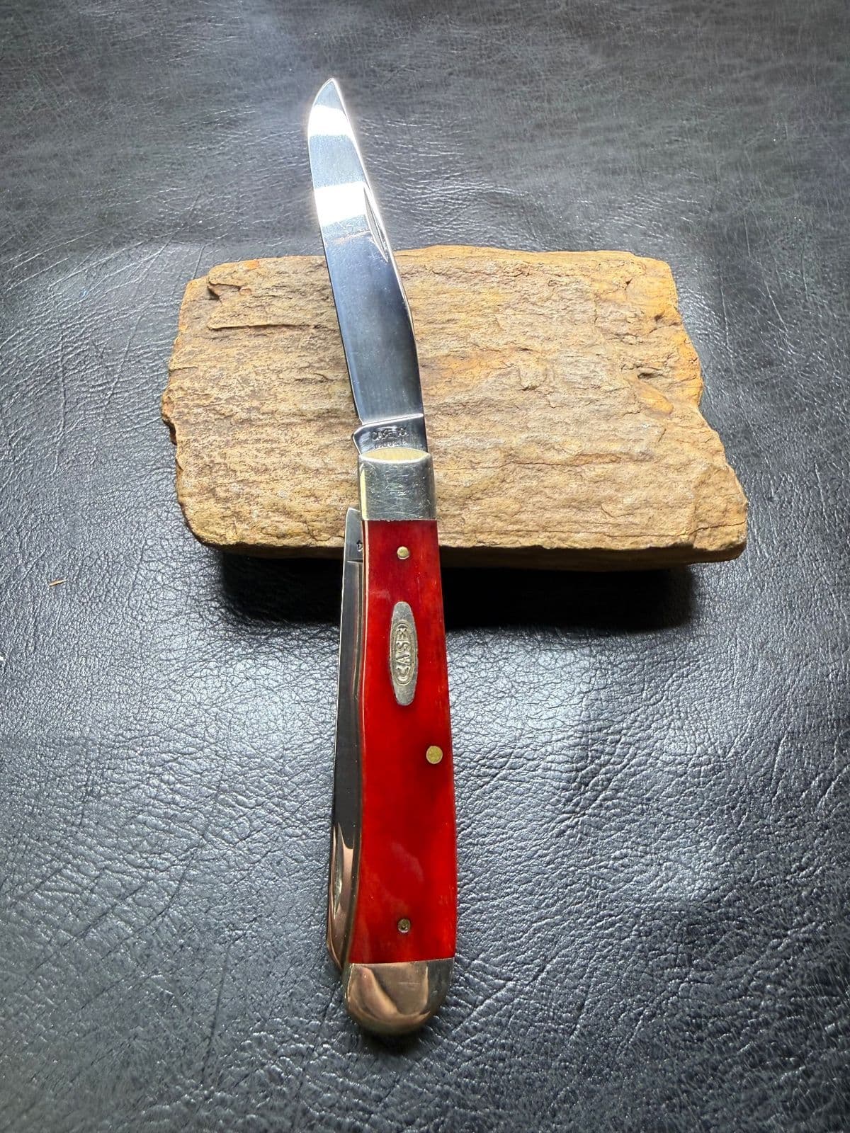 Case XX DR6254 SS Trapper, Smooth Dark Red Bone thumbnail 2