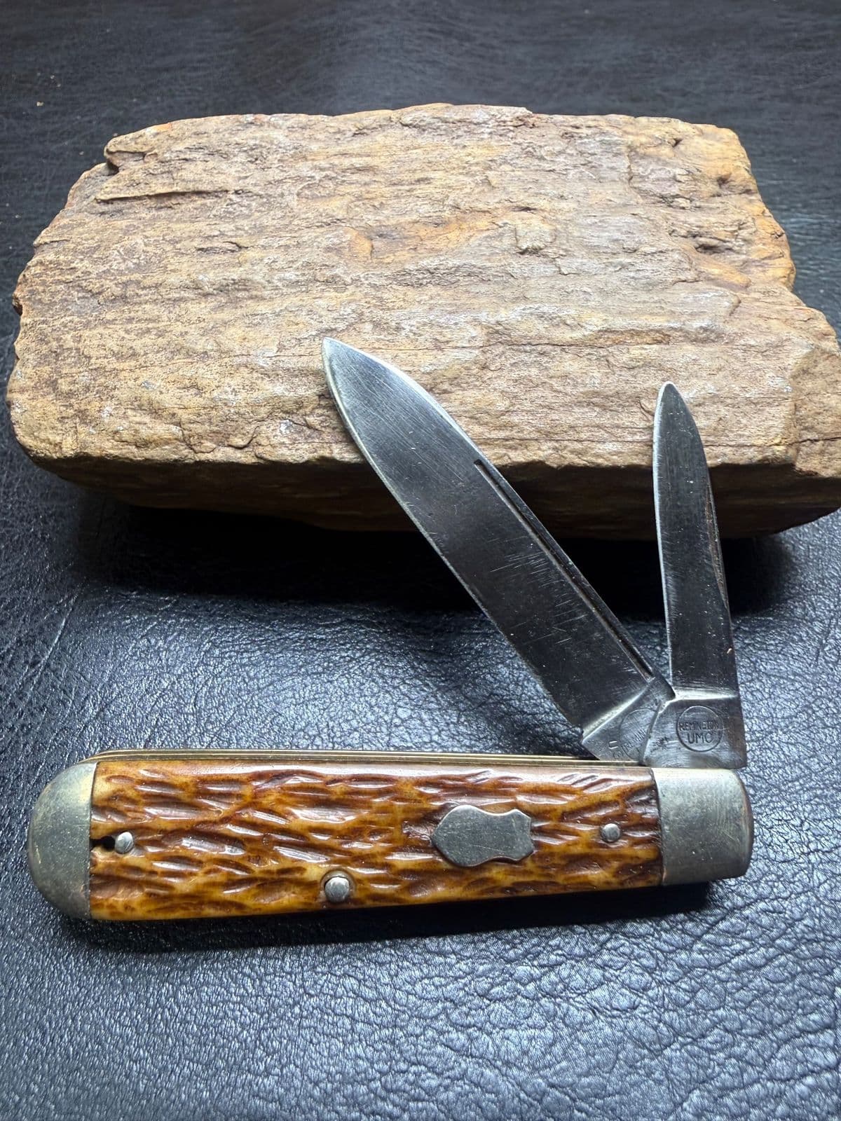 Remington UMC R1063 2-Blade Jigged Bone Jack Knife - Pre-WWII — image 1 of 2