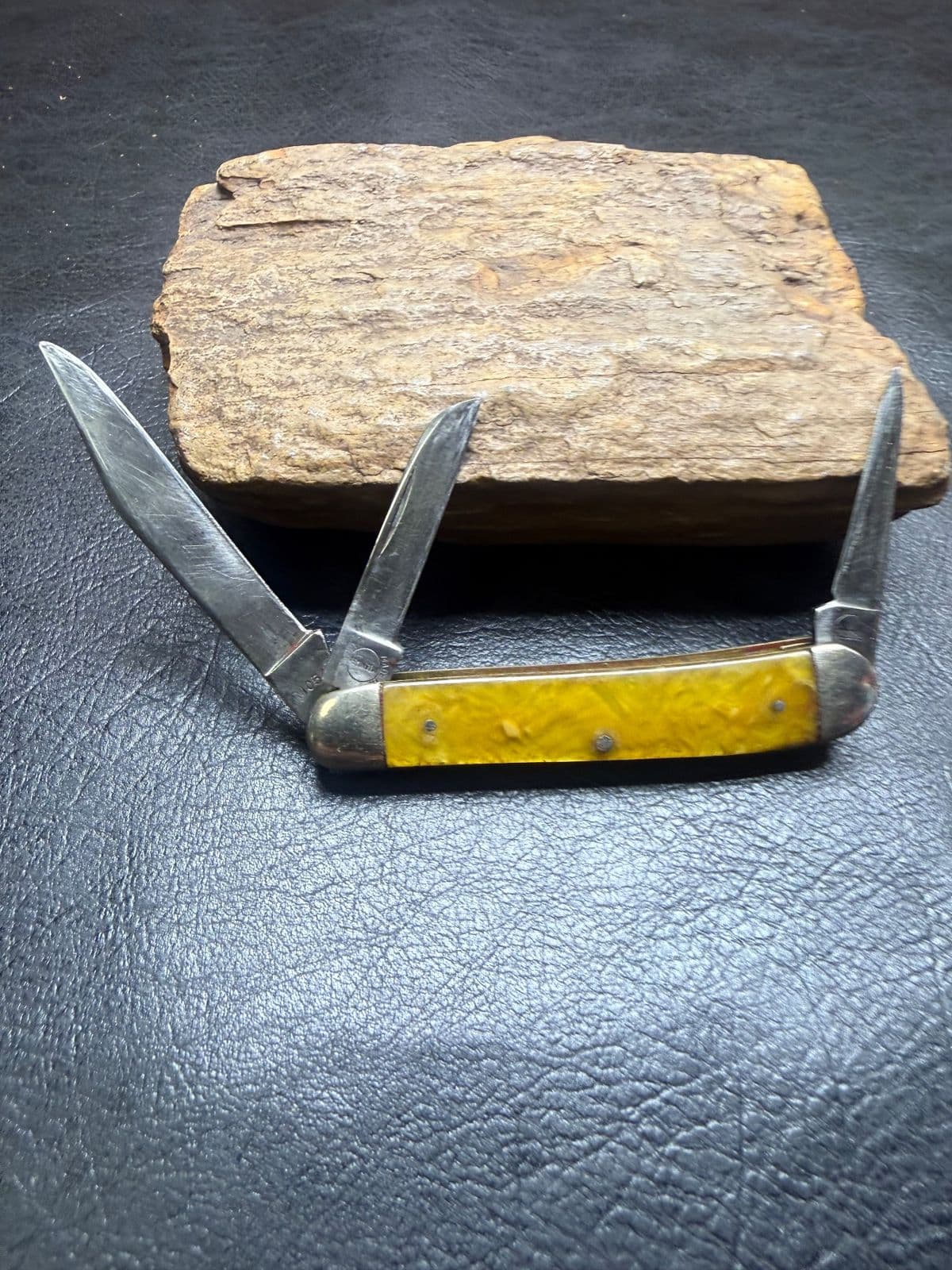 Remington R105A 3-Blade Pocket Knife – Yellow Swirl Pyremite Celluloid – Pre-WWII — image 1 of 2