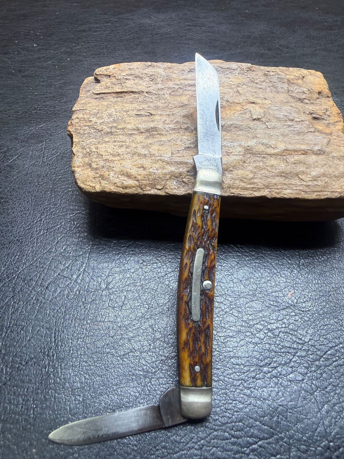 Cattaraugus Cutlery Co. Little Valley NY 22059 Two-Blade Equal End Knife – Brown Jigged Bone — image 1 of 2