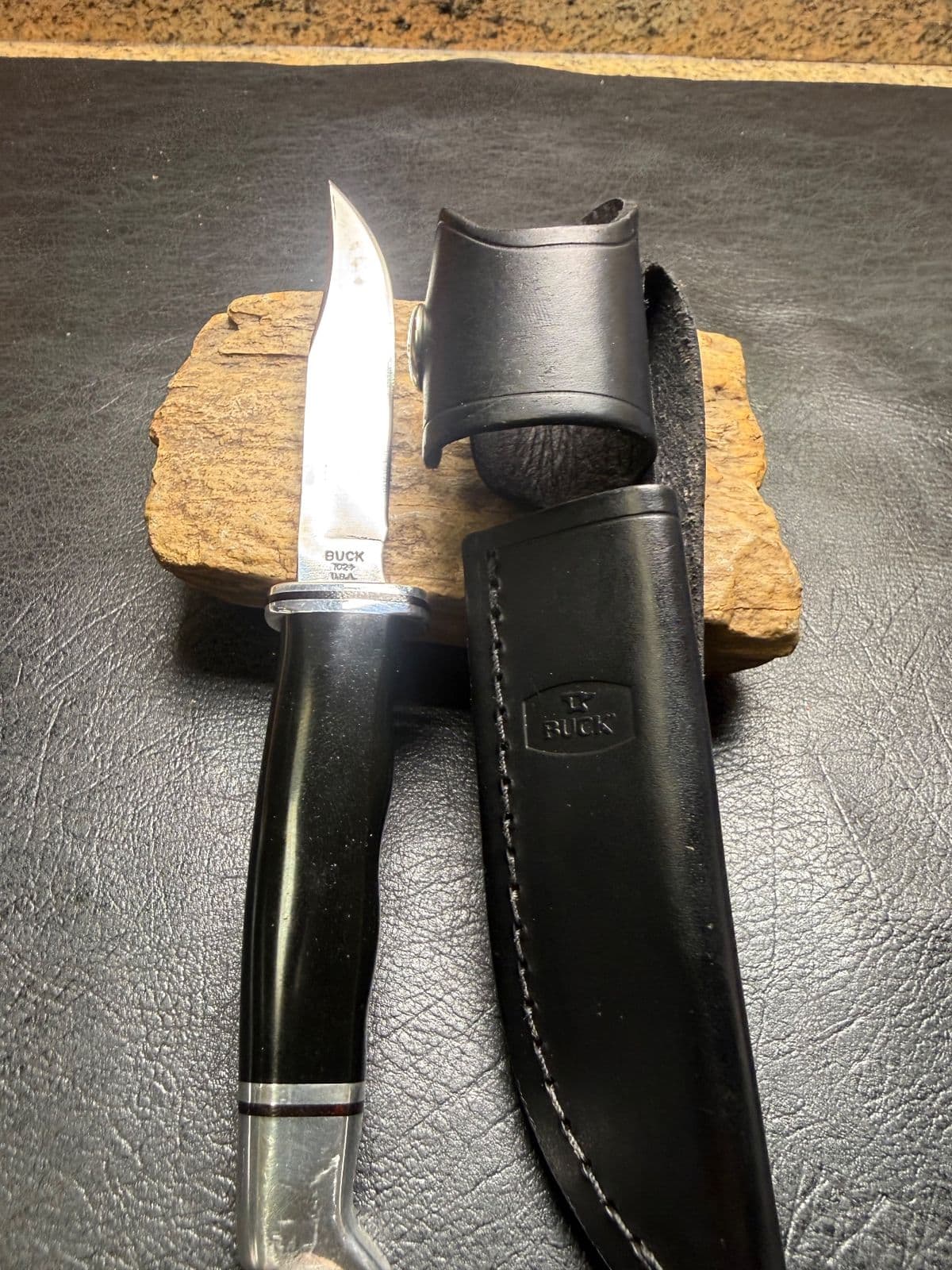 Buck 102 Woodsman Black Phenolic 1991 (Pre-Owned) — image 1 of 2