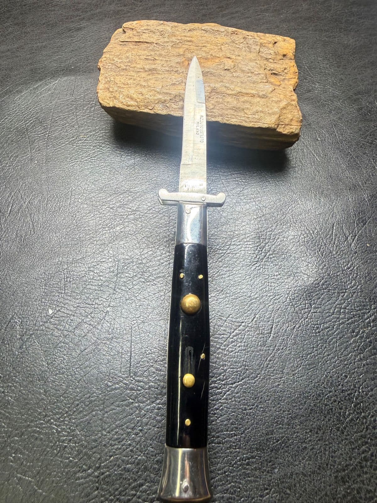 Rizzuto Estileto Milano Swing-Guard Stiletto Switchblade Black - Vintage — image 1 of 2