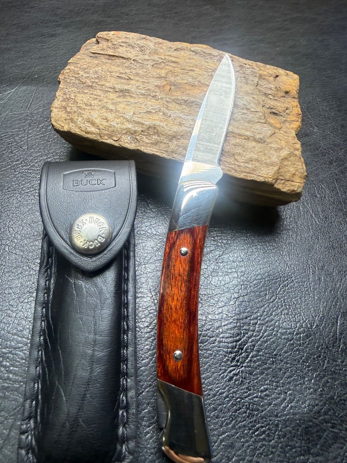 Buck 501 Squire Lockback with Sheath - 1988 - Pre-Owned thumbnail 2