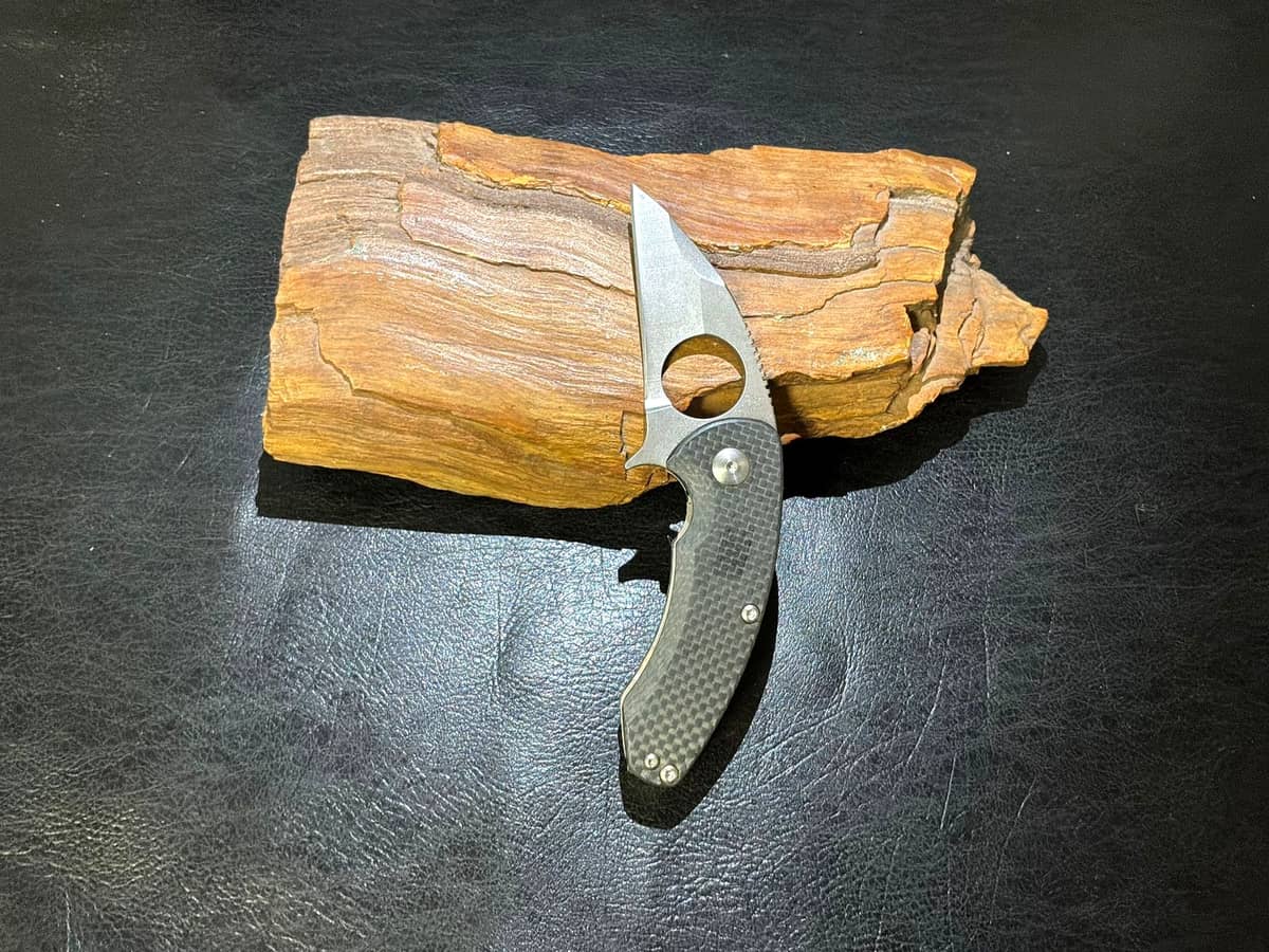 Brous Blades Silent Soldier Carbon Fiber Edition