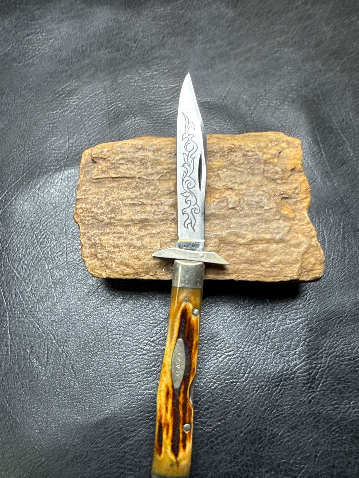 1977 Case XX 3-Dot Blue Scroll Stag Cheetah 5111½ L SSP Swing Guard Lockback — image 1 of 2