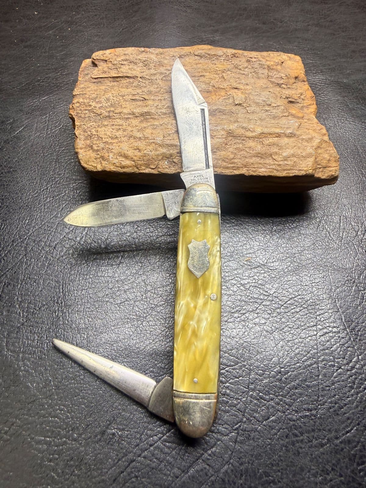 Axel Nilsson Swedish Steel 3-Blade Pocket Knife – Yellow Swirl Celluloid – Vintage — image 1 of 3