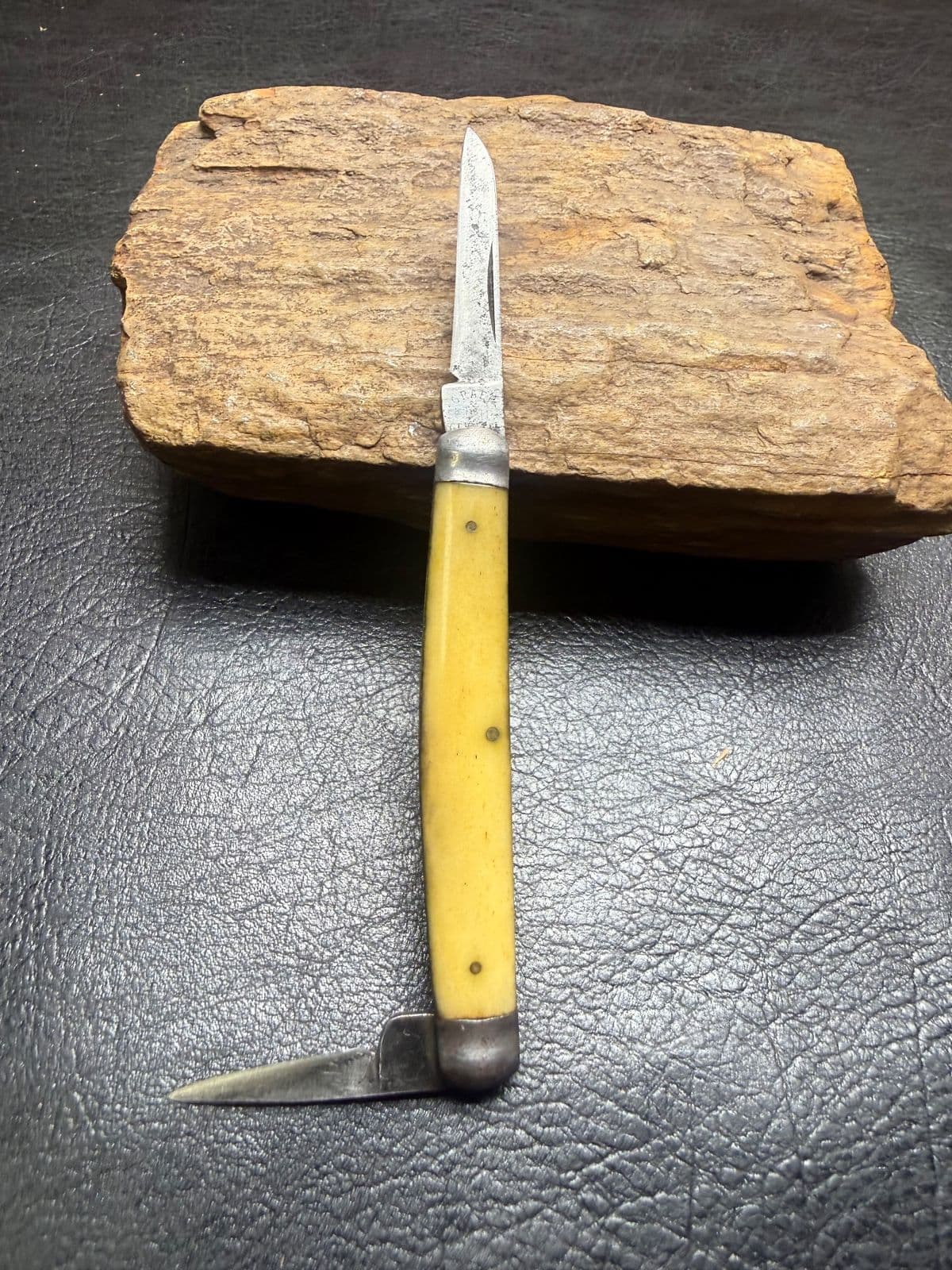 Graef & Schmidt Germany Vintage Two-Blade Equal End Pen Knife – Yellow Handles — image 1 of 2