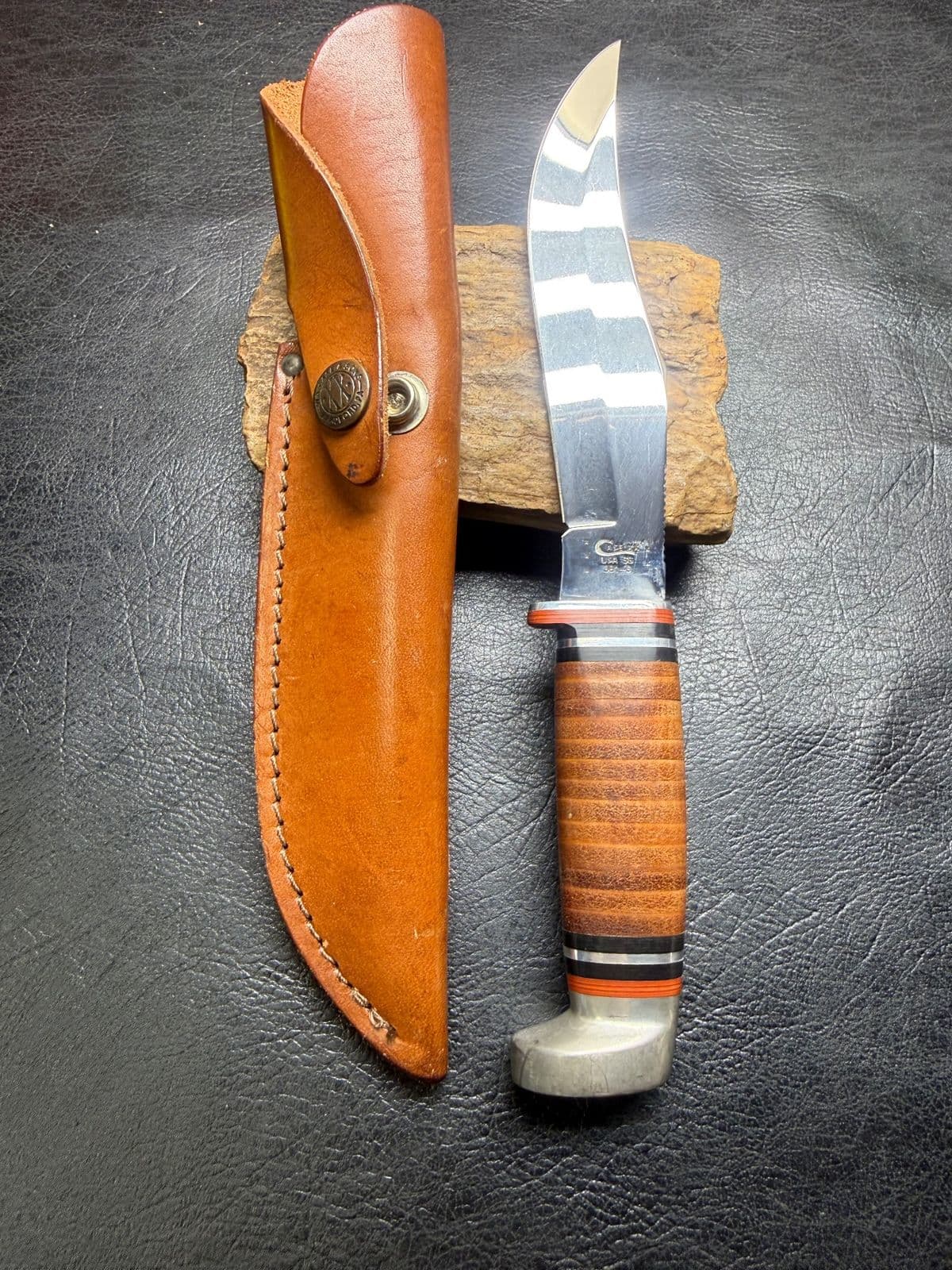 Case XX 386 Upswept Skinner Hunter 381-6 SS Stacked Leather — image 1 of 2
